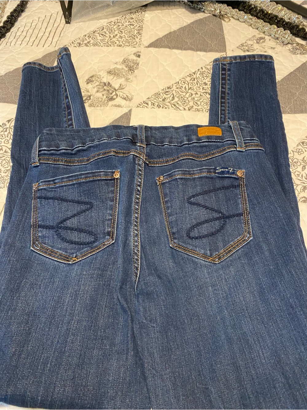 Jeans 
Size 4 - Picture 3 of 3